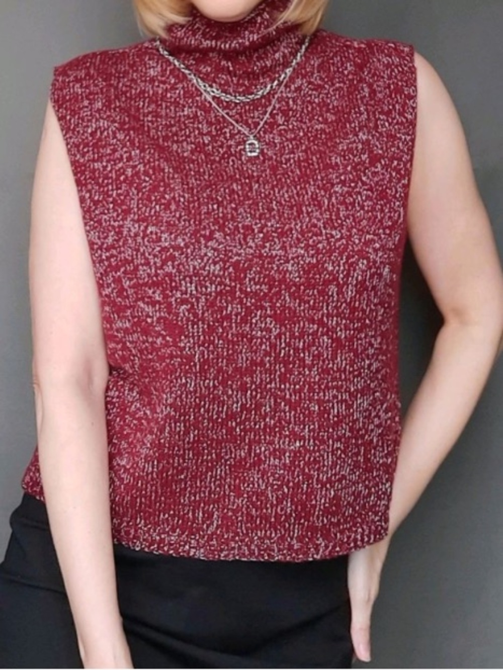 Jones New York cotton blend sleeveless sweater.